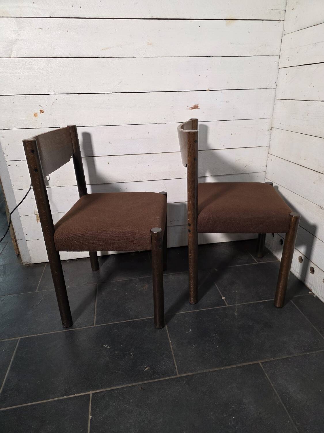 Brutalist oak chair pair – Design 1970