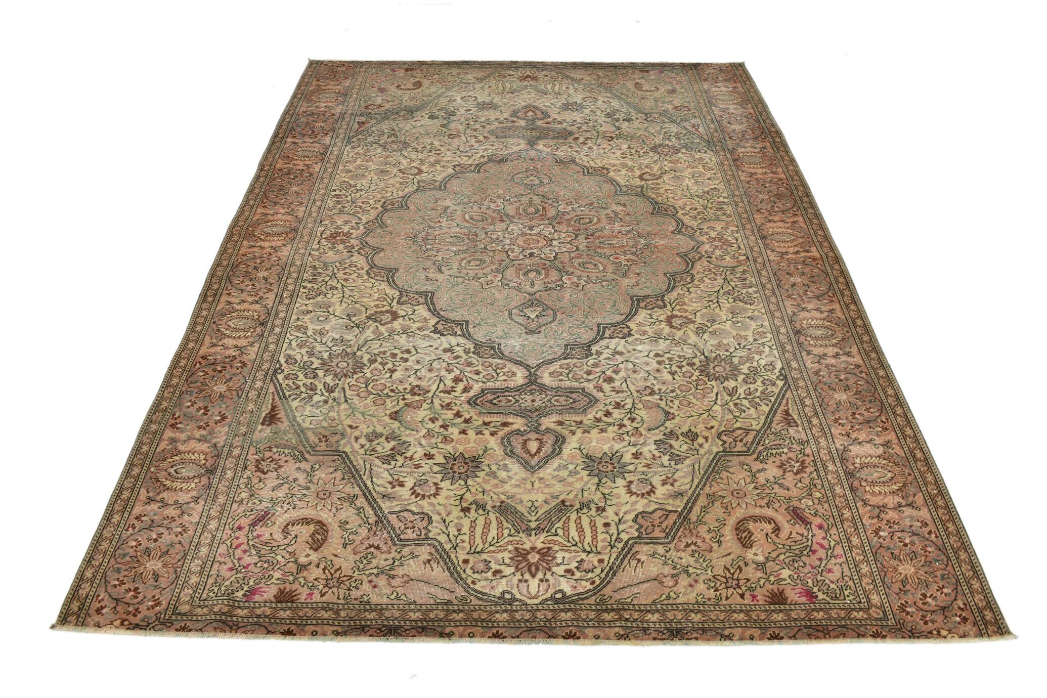 6x8 Madallion Pattern Cream & Salmon Persian Rug, 196x260Cm