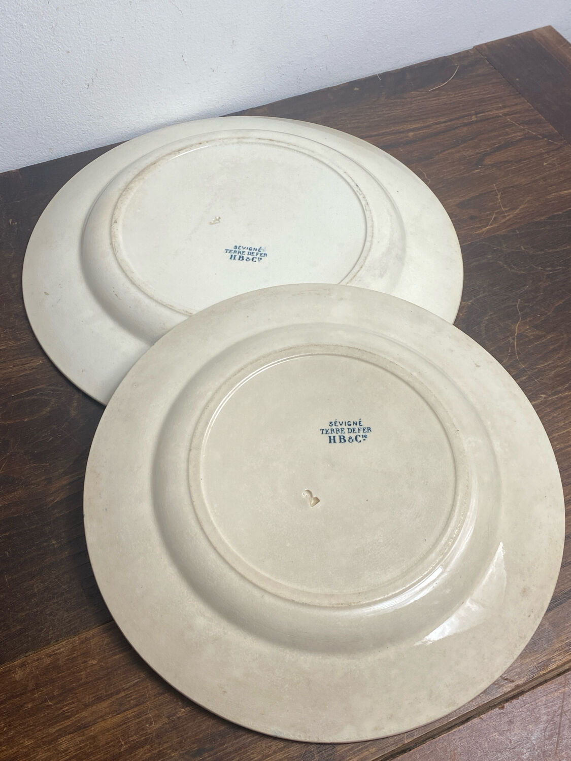 Service plates, iron earth, Sévigné, HB & Cie