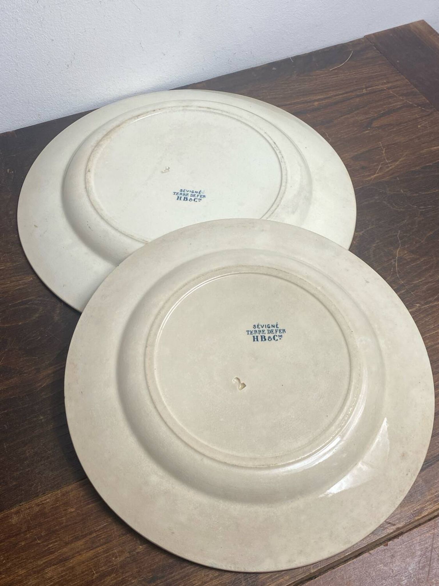 Plats de service, terre de fer, Sévigné, HB & Cie