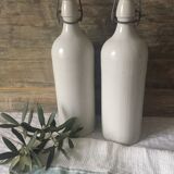 Duo de bouteilles en grès,
