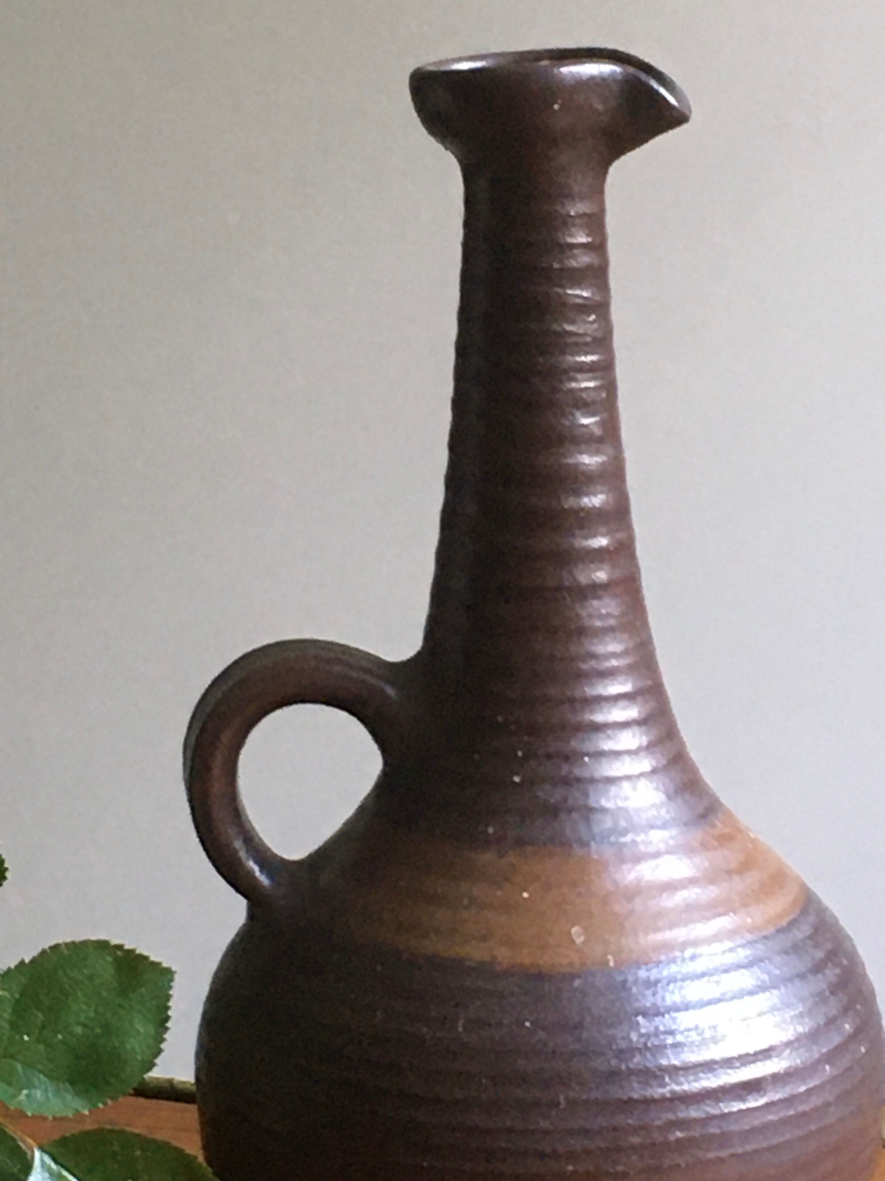 Marsh sandstone vase with handle