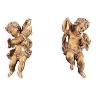 Paire d'anges en bois doré à la feuille d'or