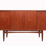 1960s sidebaord / highboard in teak with sliding doors