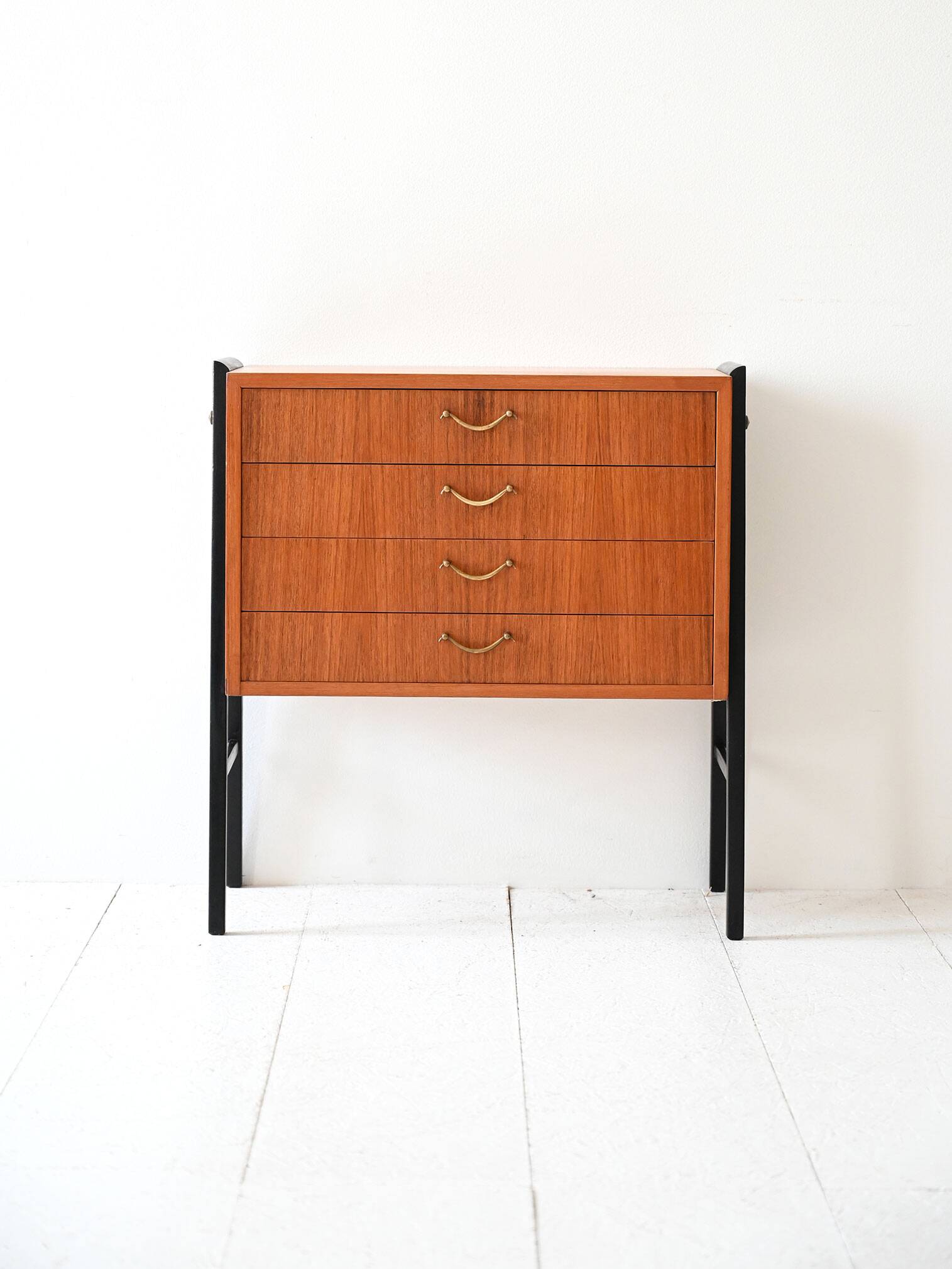 Table de chevet vintage scandinave en teck avec quatre tiroirs