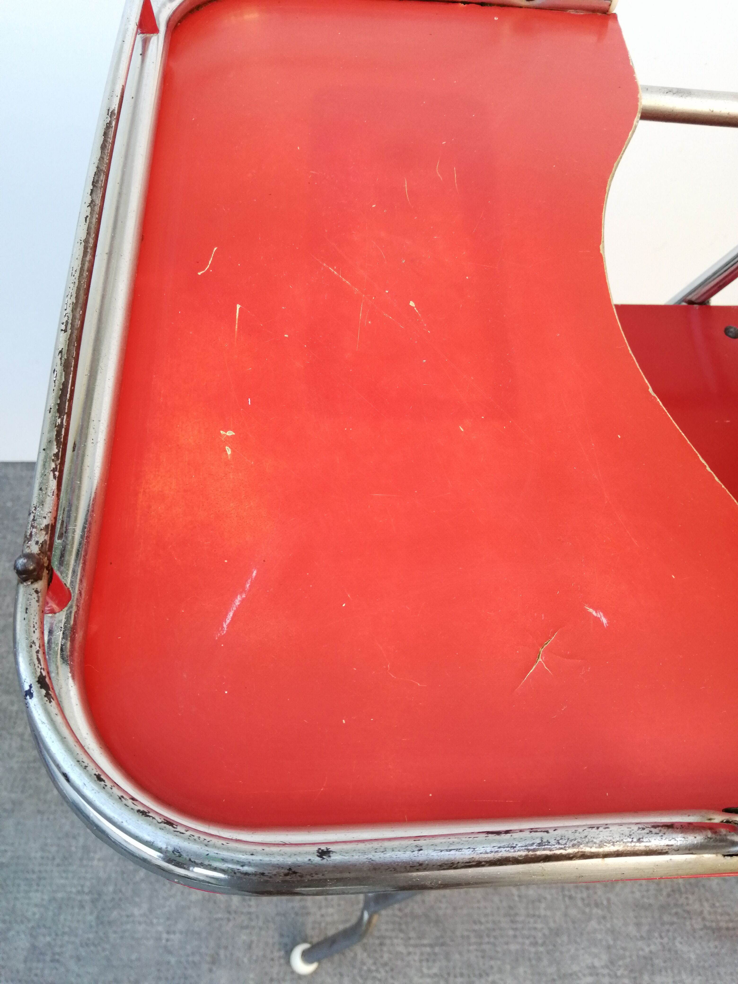 Chaise haute baby flash 1960 chromé et bois rouge