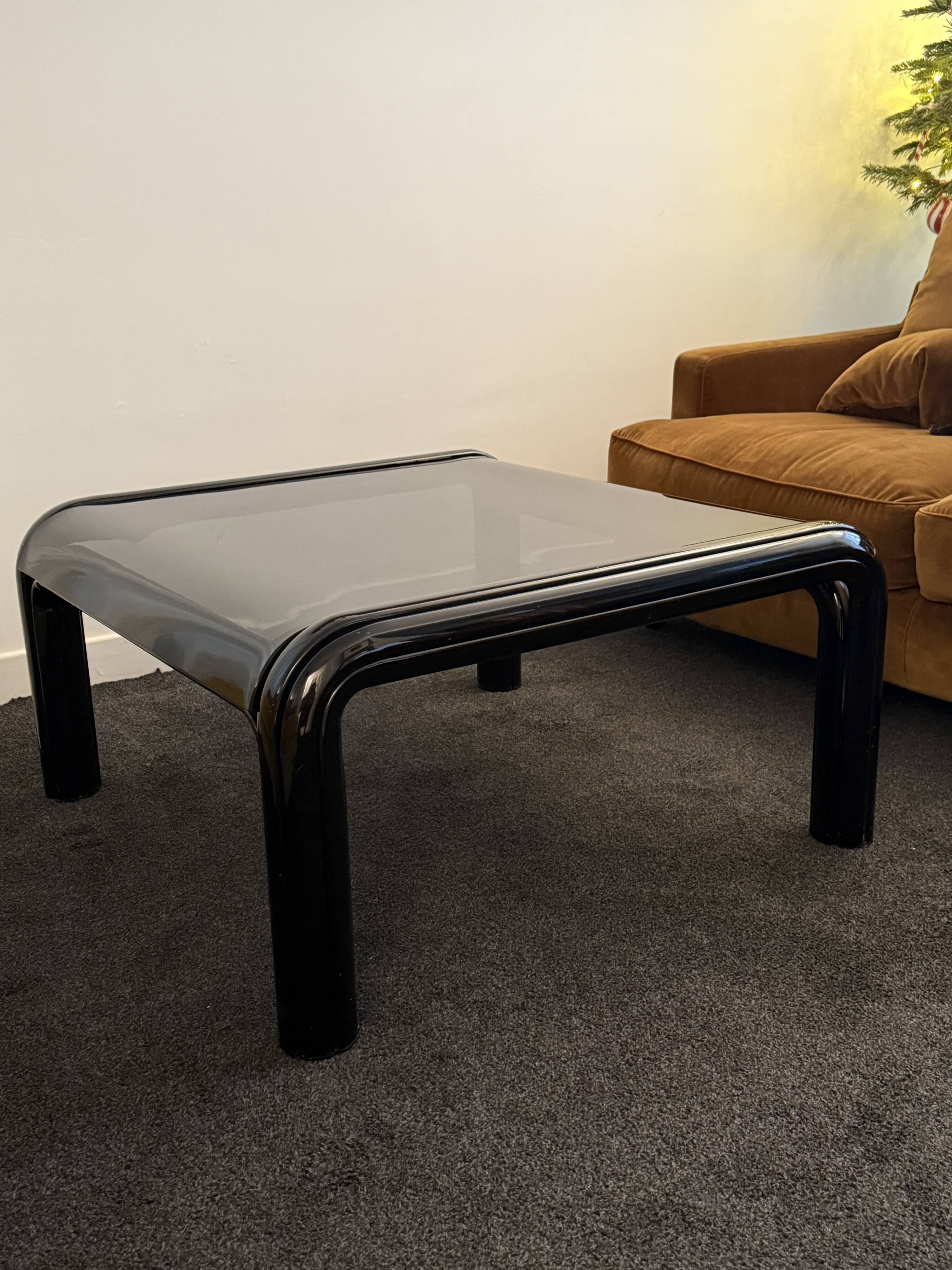 Orsay coffee table – Gae Aulenti – 1970s