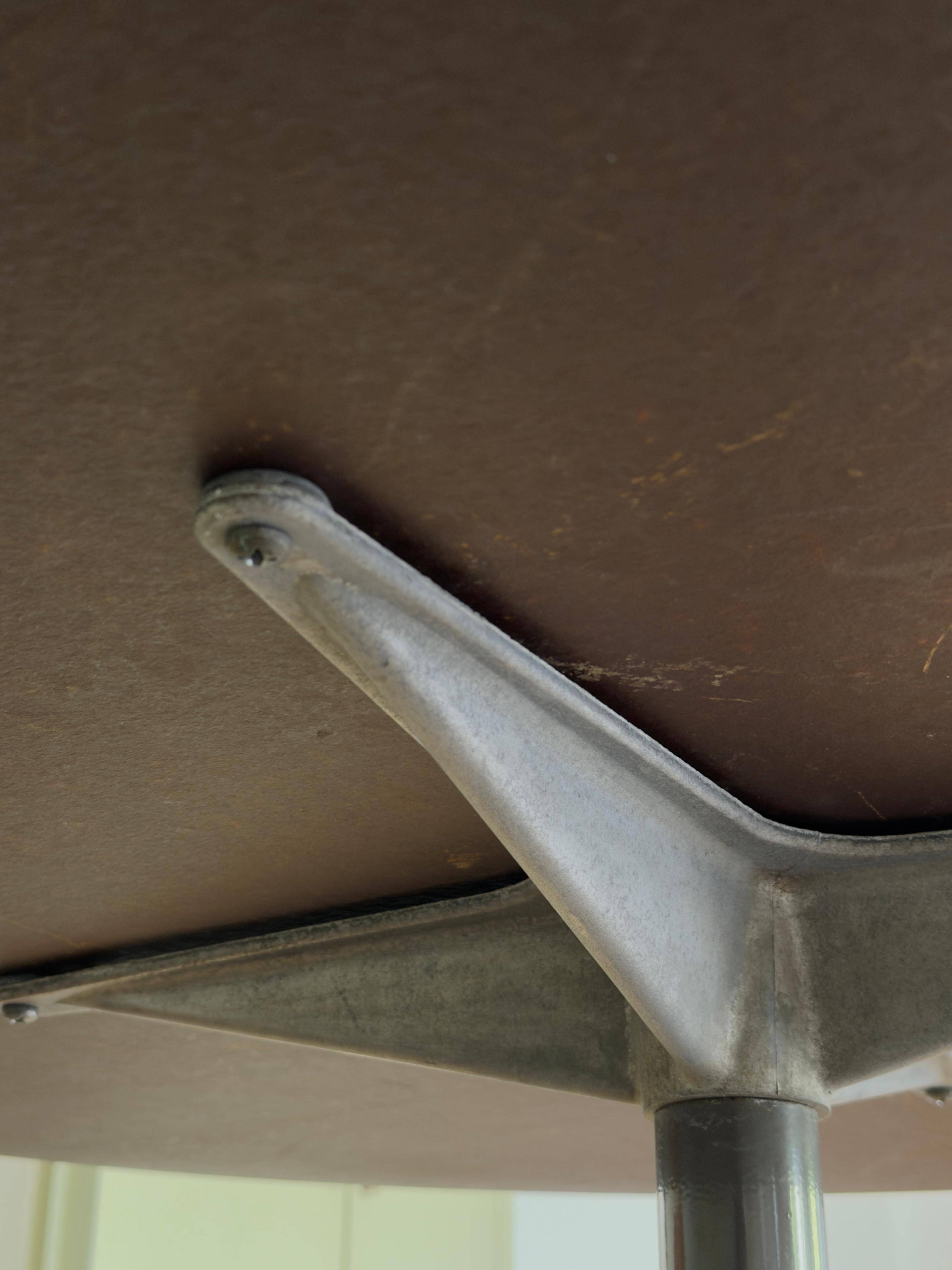 Eames table edition Herman Miller