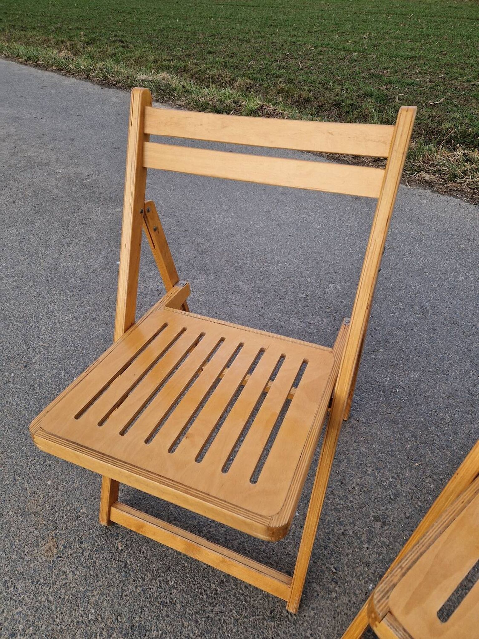 Set of 4 Folding Chairs in Wood and Plywood