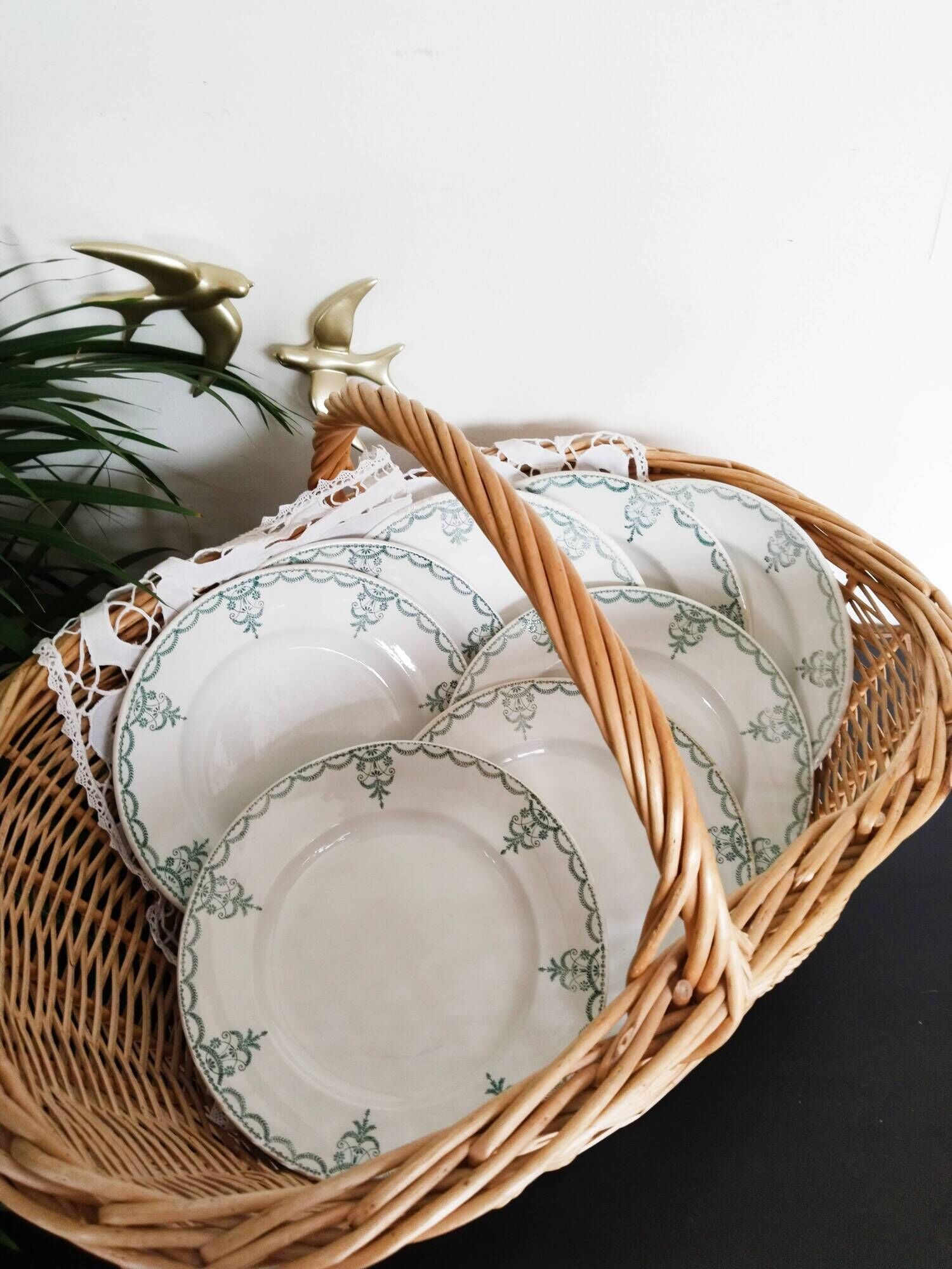 Set of 8 Moulin des Loups earthenware dinner plates, Garlands