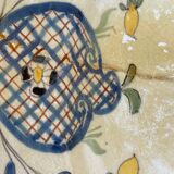 Plat ancien restauré à motif floral