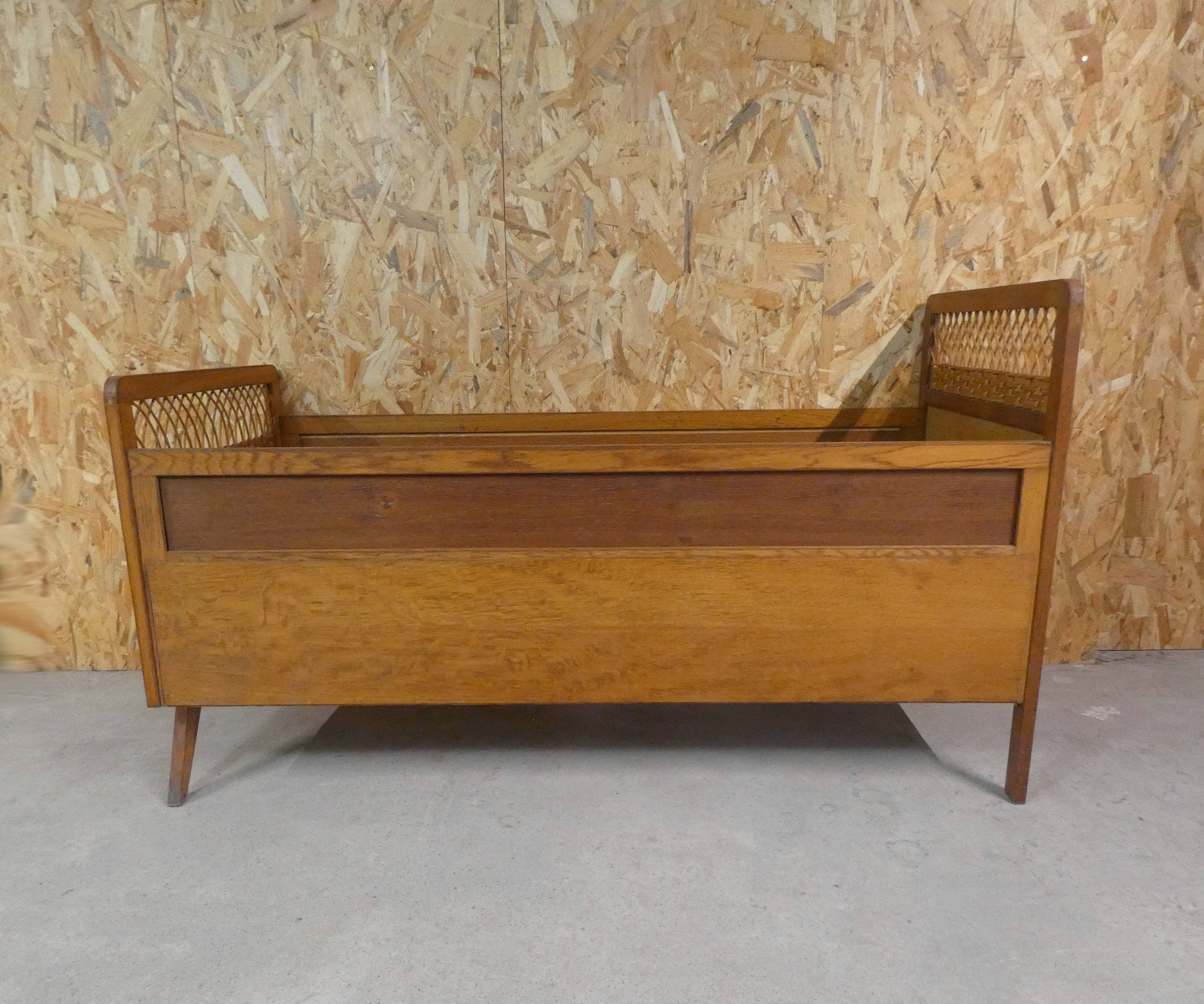Vintage rattan and wood bed for children's compass feet