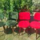 Chaises fourrures pieds compas