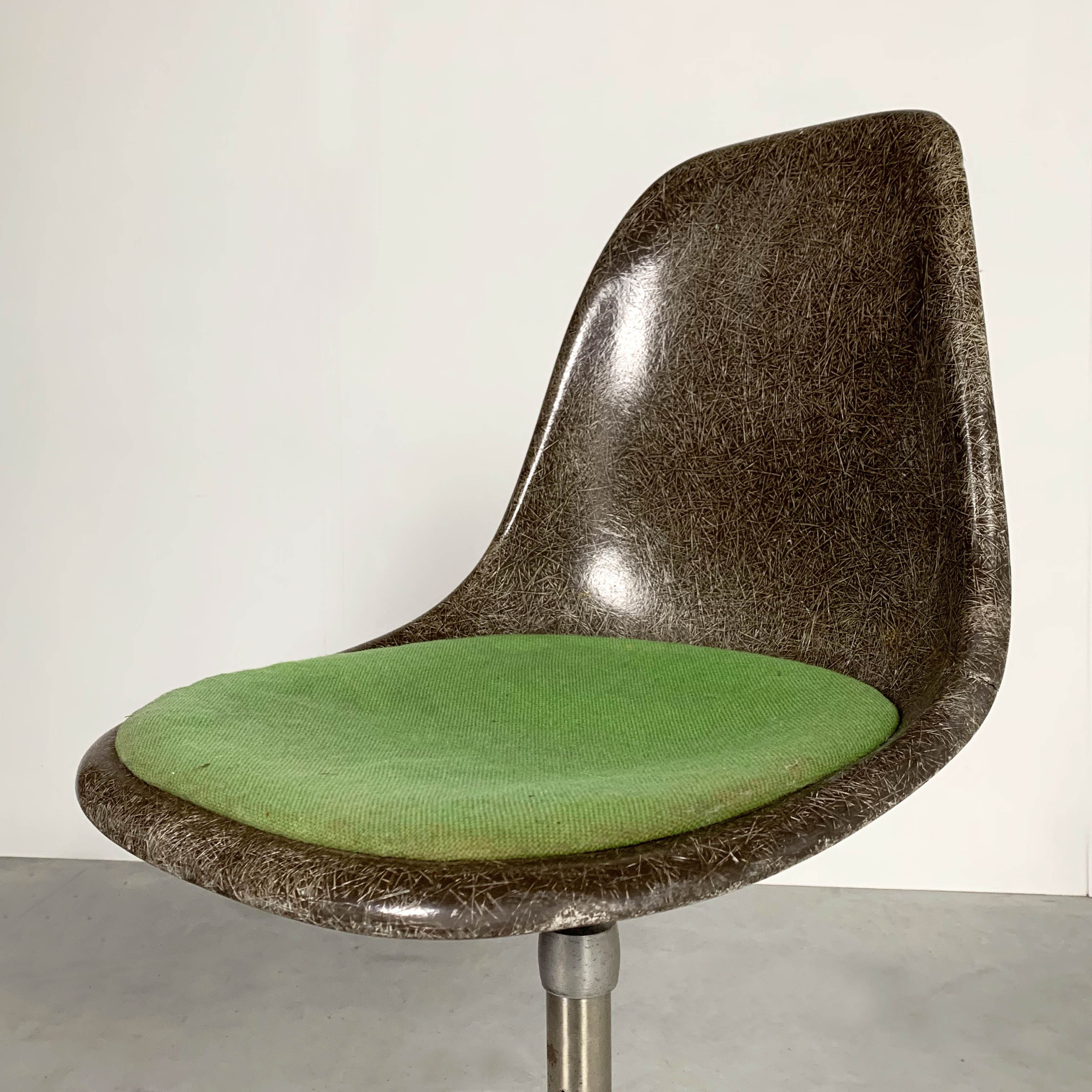 Chaise de bureau DSW pivotante par Charles & Ray Eames pour Herman Miller, 1980