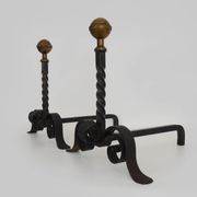 Grande paire de chenets de cheminée en fer forgé et boule laiton. XIXème