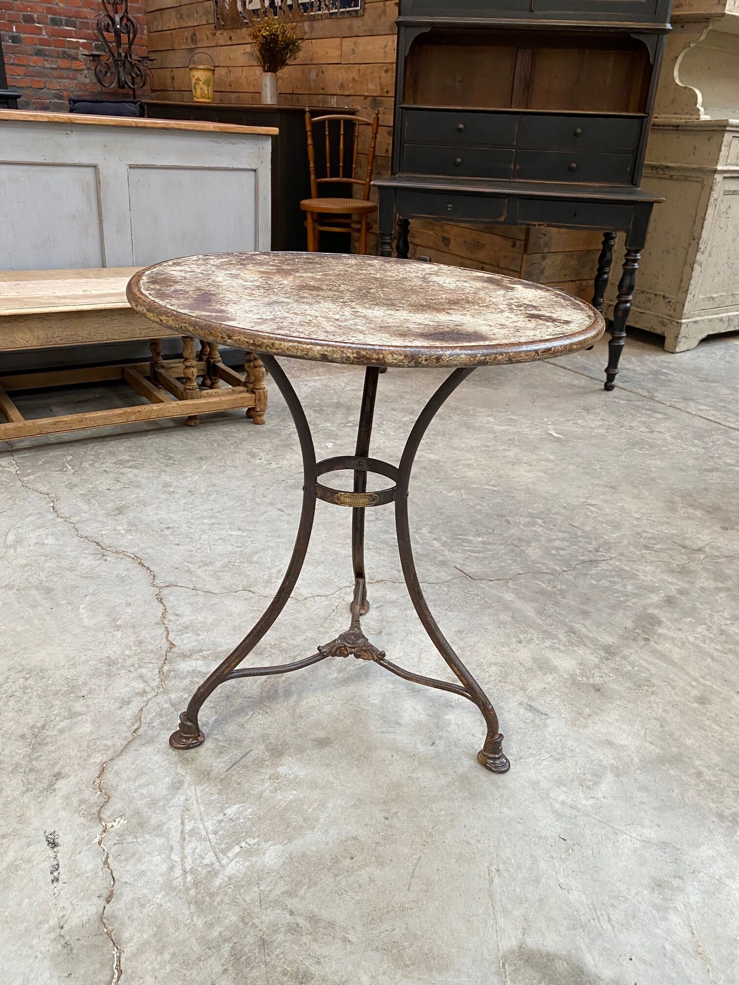 Old pedestal table Saint Sauveur Arras