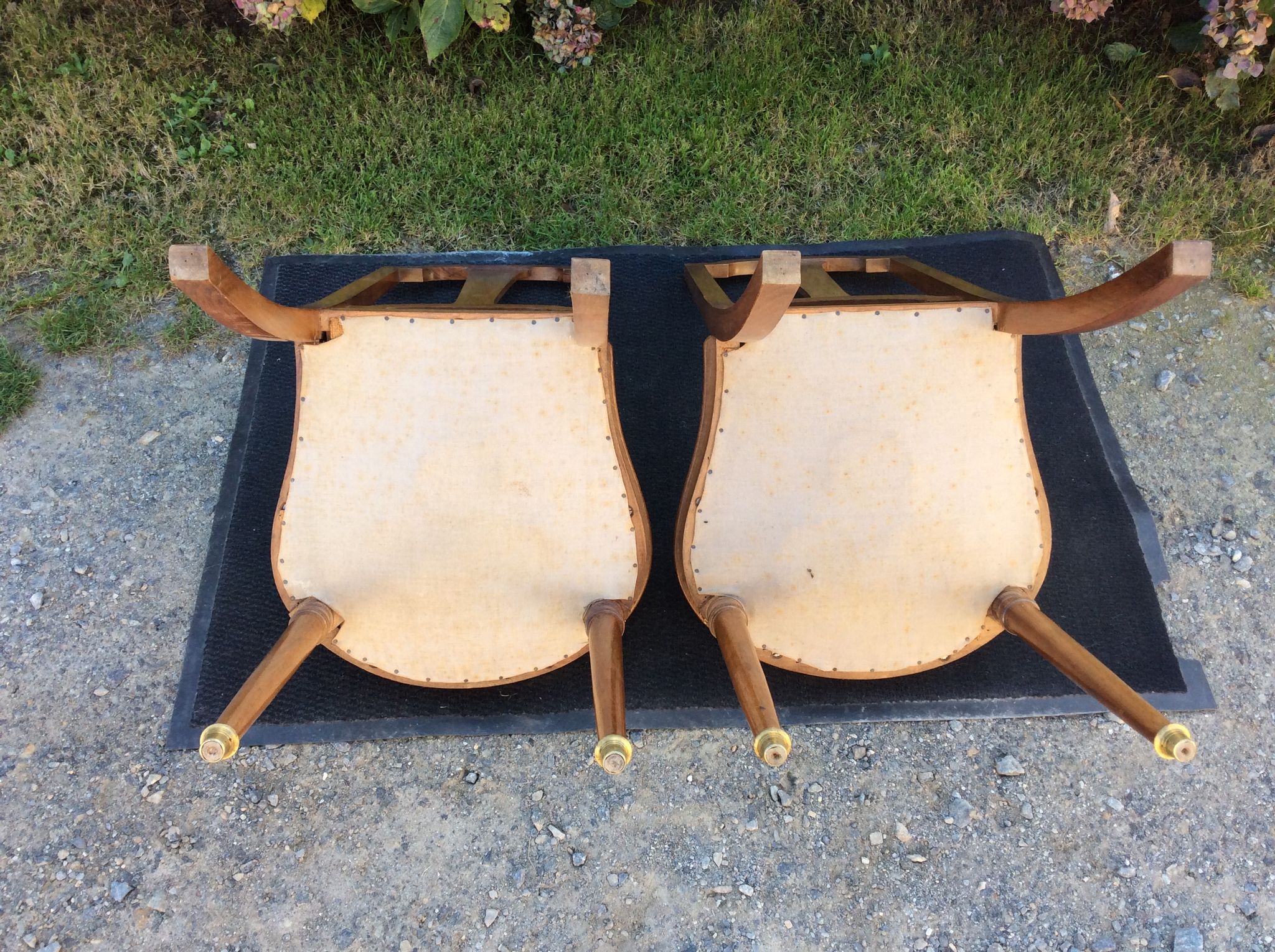 Snowshoe chairs (duo) upholstered louis XVI style of period 1920 in walnut.