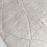 Moroccan Berber carpet Beni ouarain ecru plain with engraved diamonds 285x200cm