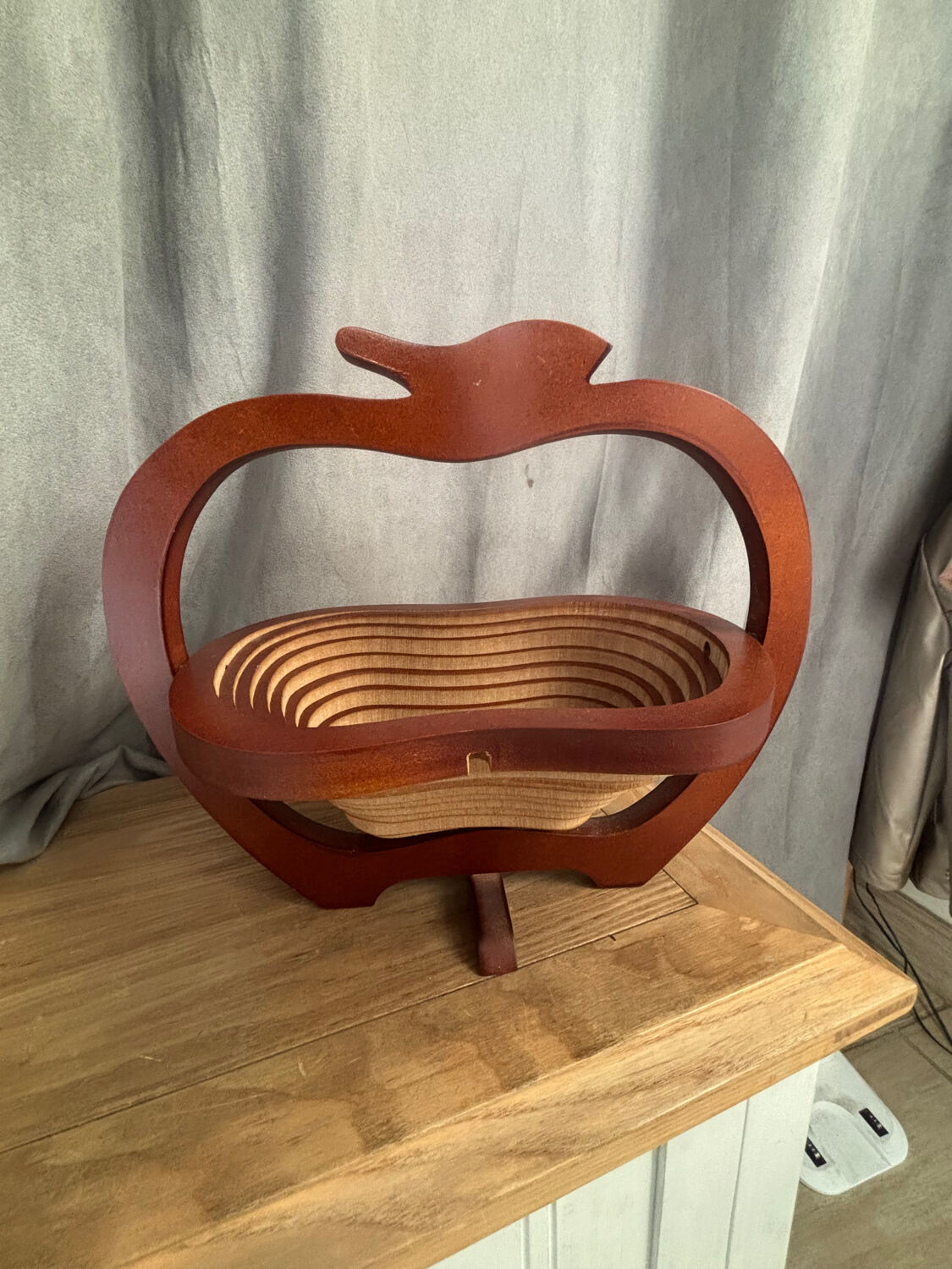 Vintage apple design fruit basket
