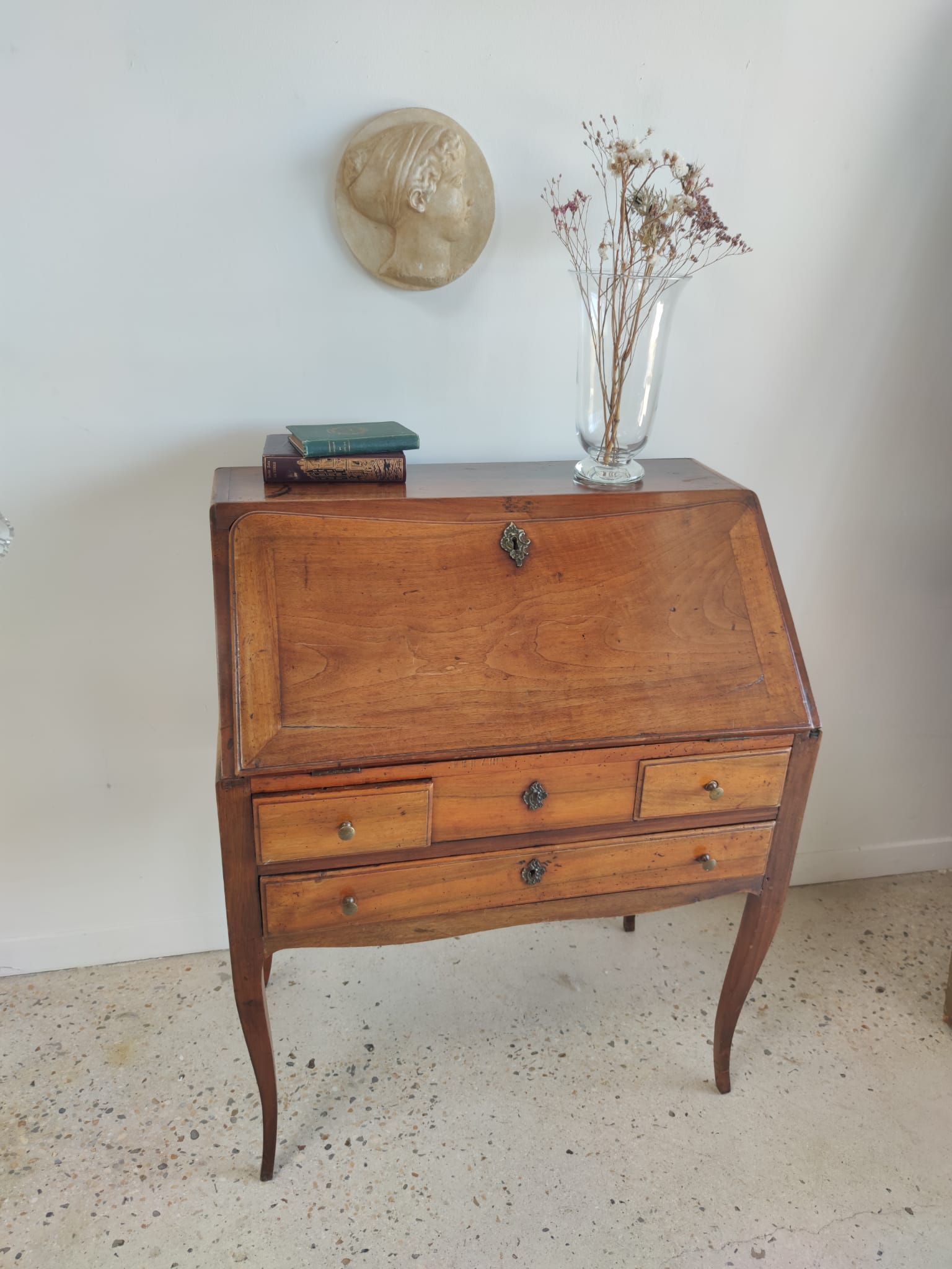 Bureau de pente en bois naturel