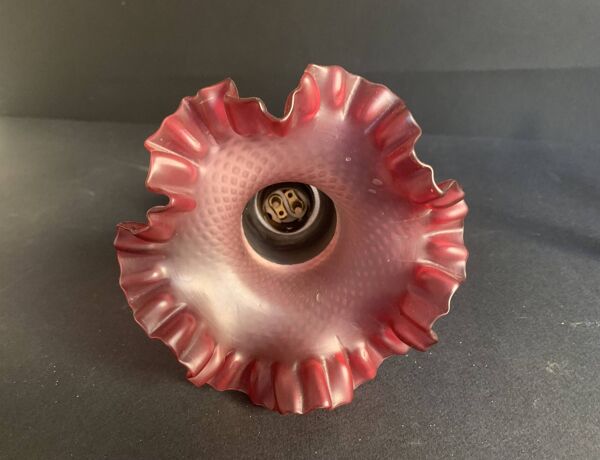 Applique murale ancienne, tulipe en verre rose et métal argenté, 1920