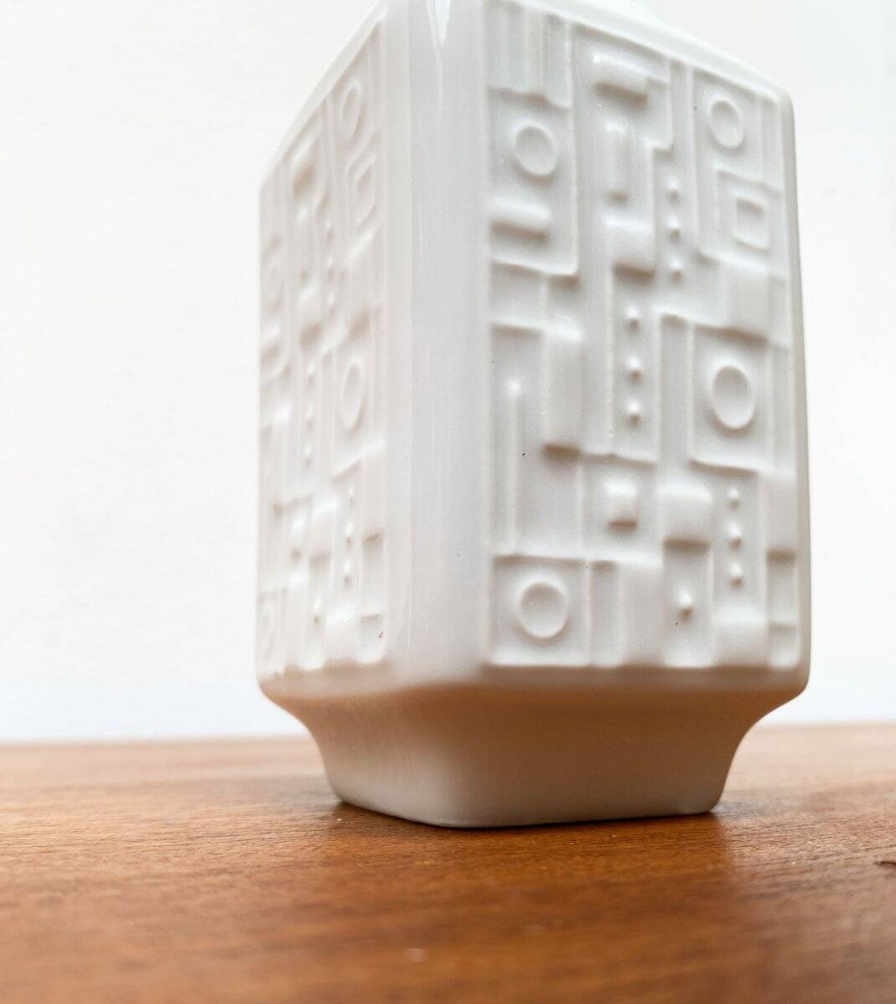 Brutalist porcelain vase from mid-century Wunsiedel Bavaria Porcelain, 1960s.