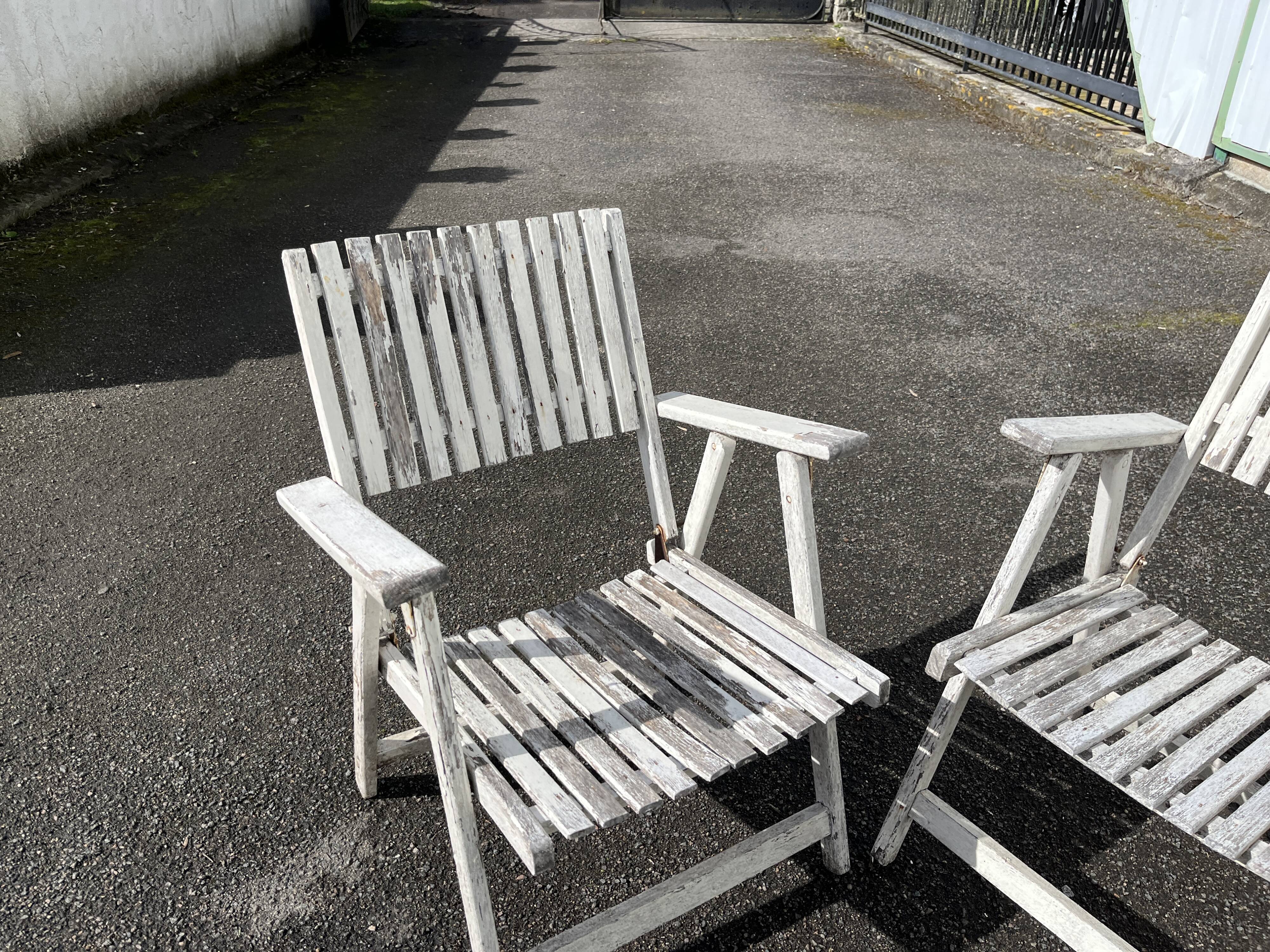 Pair of vintage wooden folding garden chairs – shabby chic look