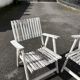 Paire de chaises de jardin pliantes vintage en bois – look shabby chic