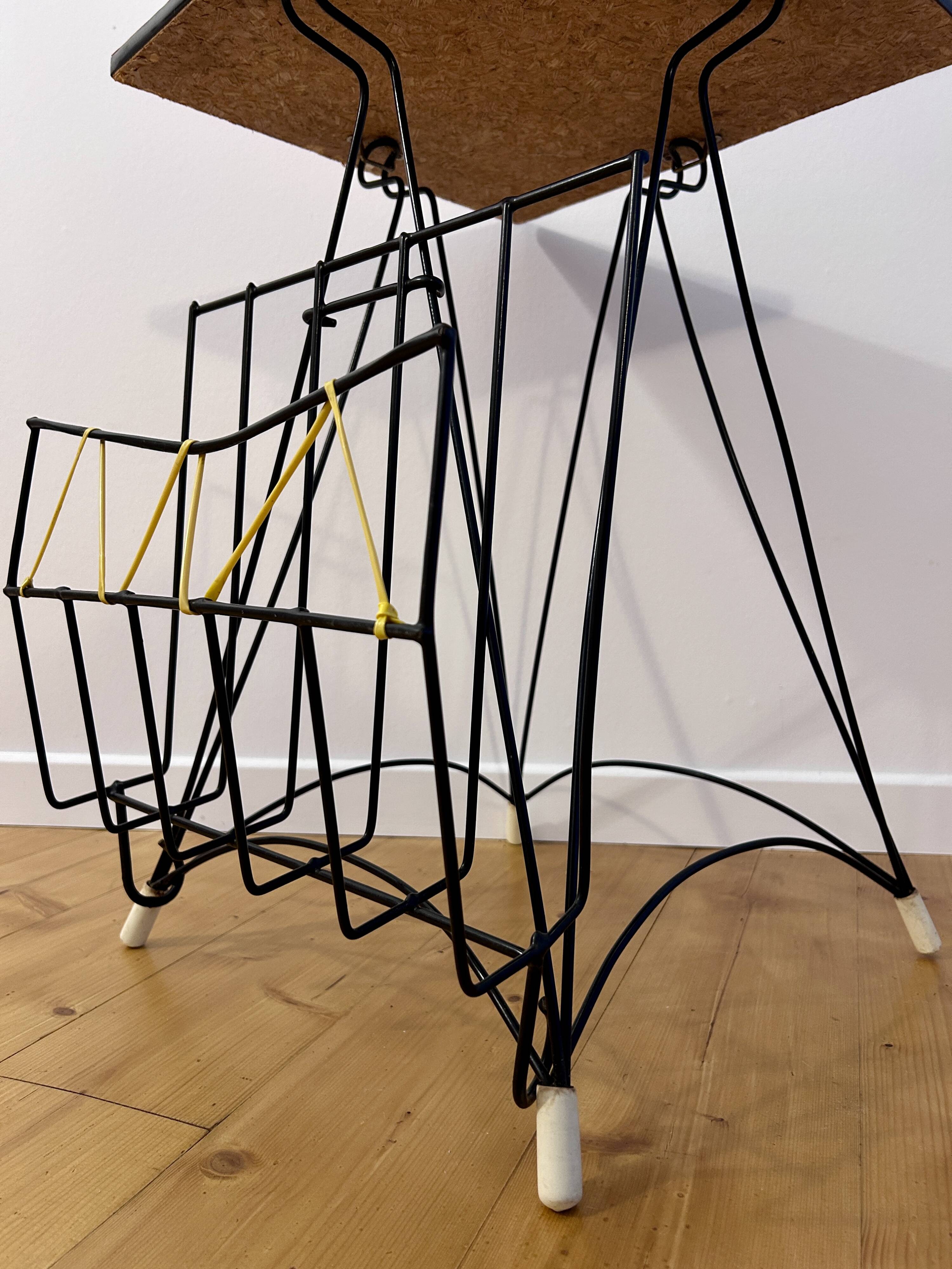 1960s Scoubidou magazine rack