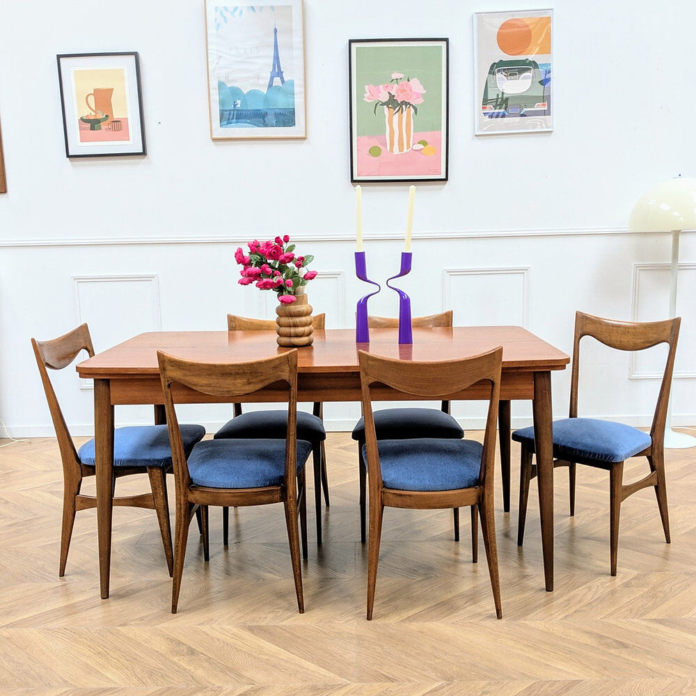 Set of 6 Scandinavian chairs in oak and blue fabric.