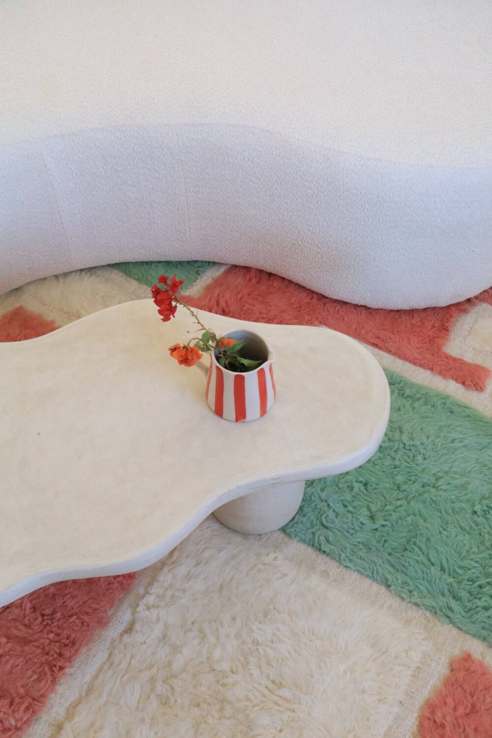 Table basse forme organique en Tadelakt