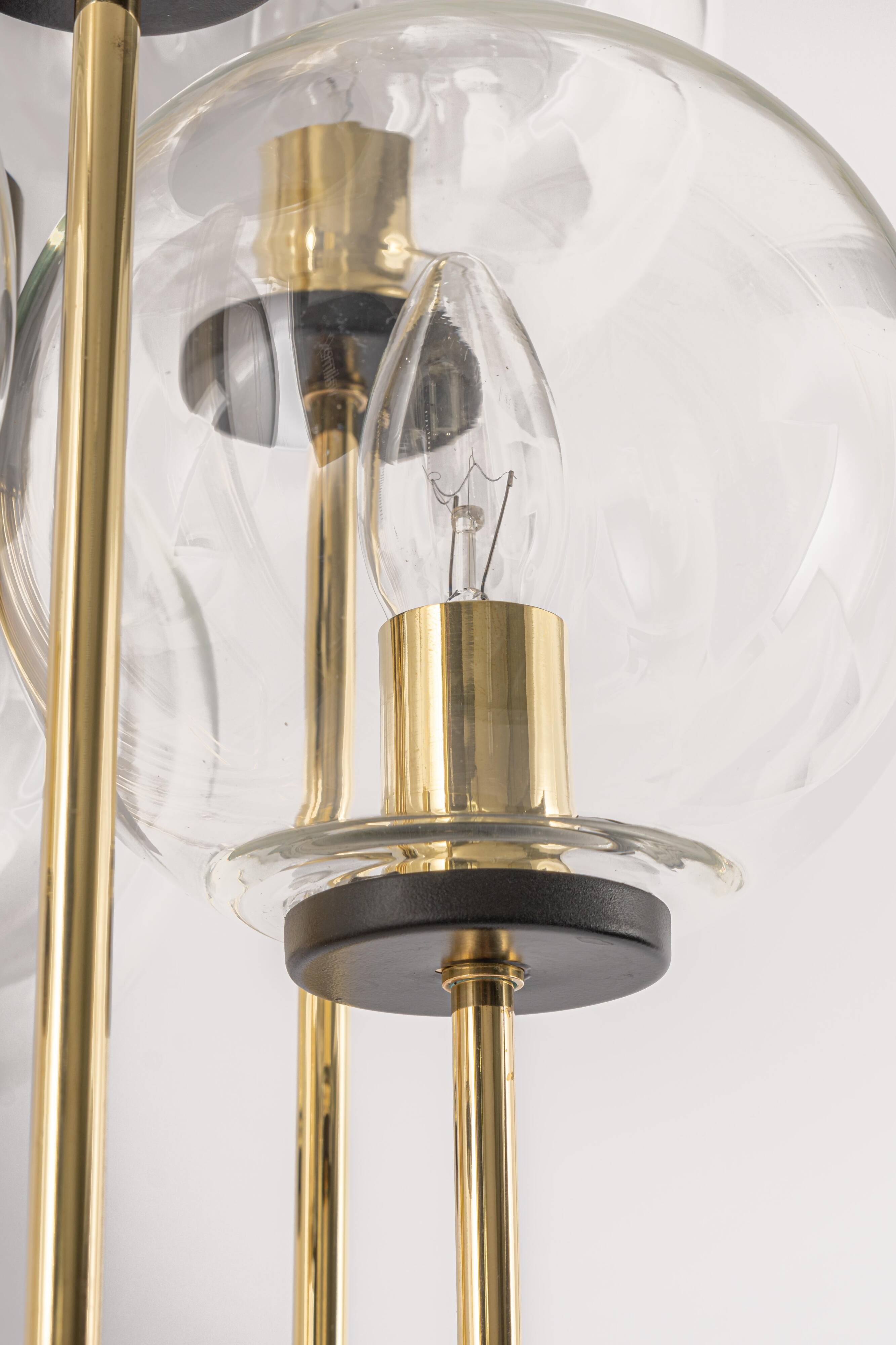 Superb brass suspension in Sciolari style, Germany, 1970s.