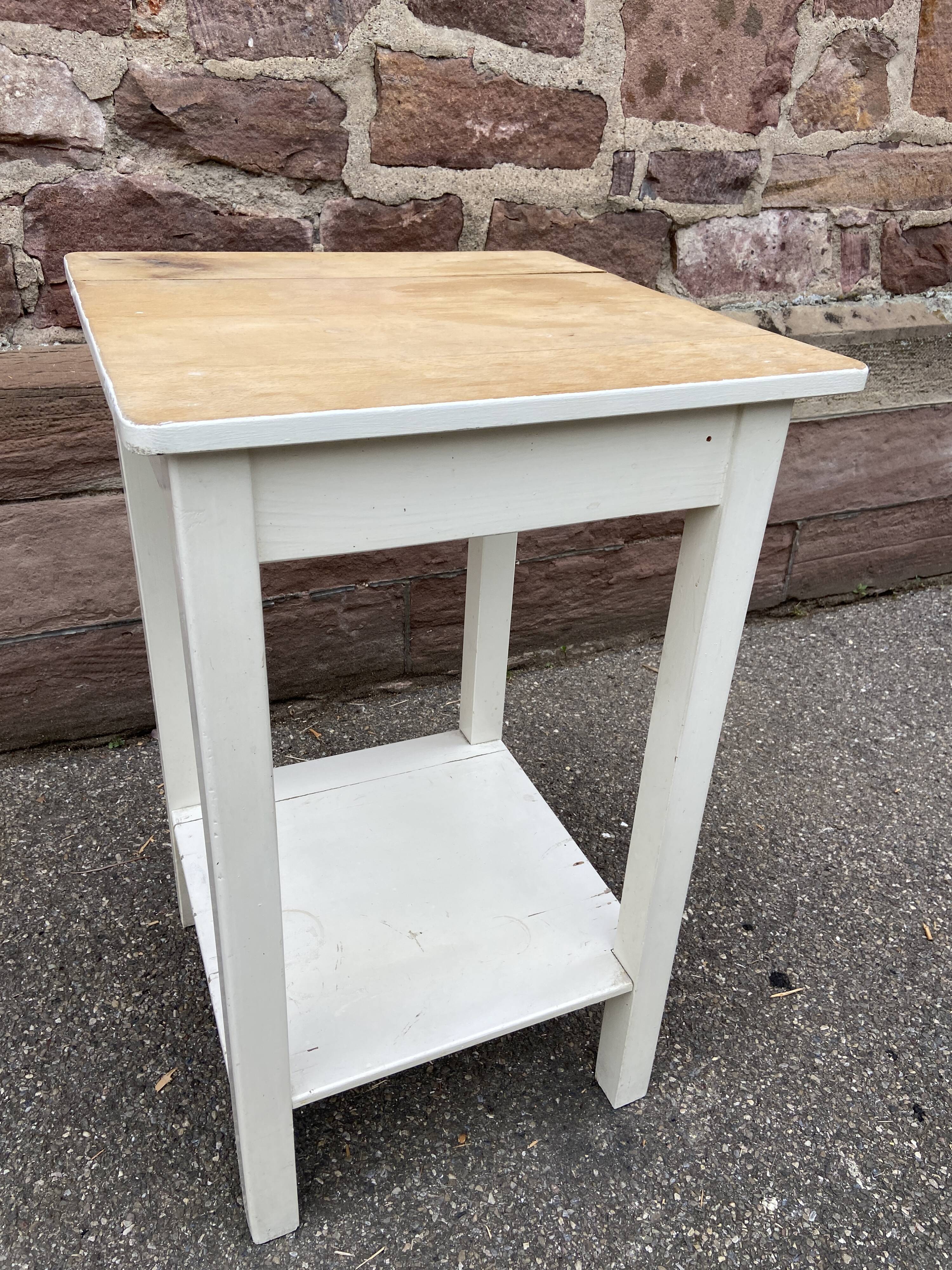 Table d’appoint style billot ancien