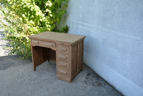 Adult administrative desk