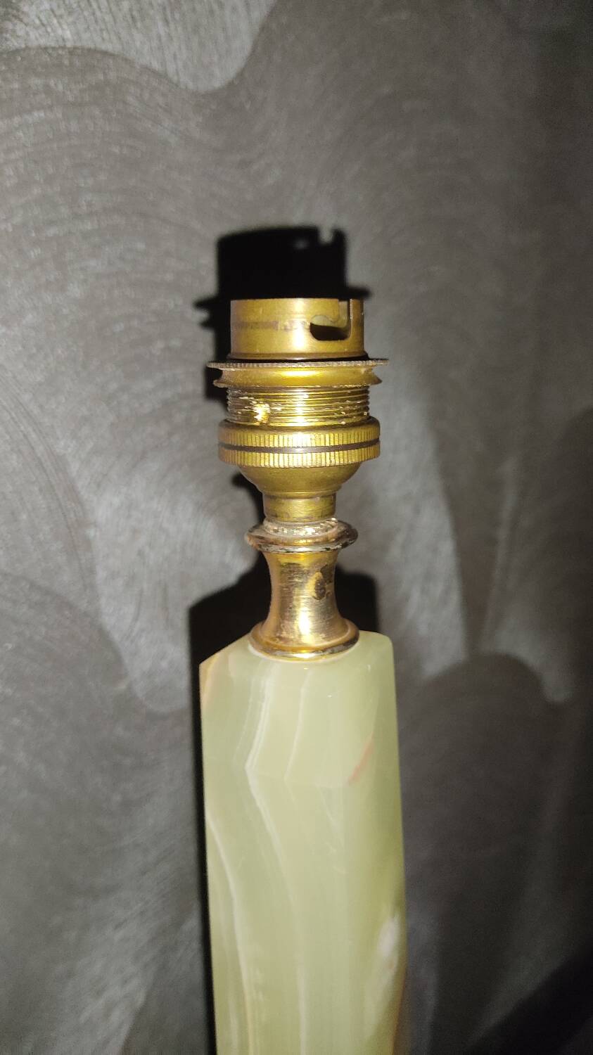 Neo-classical lamp base