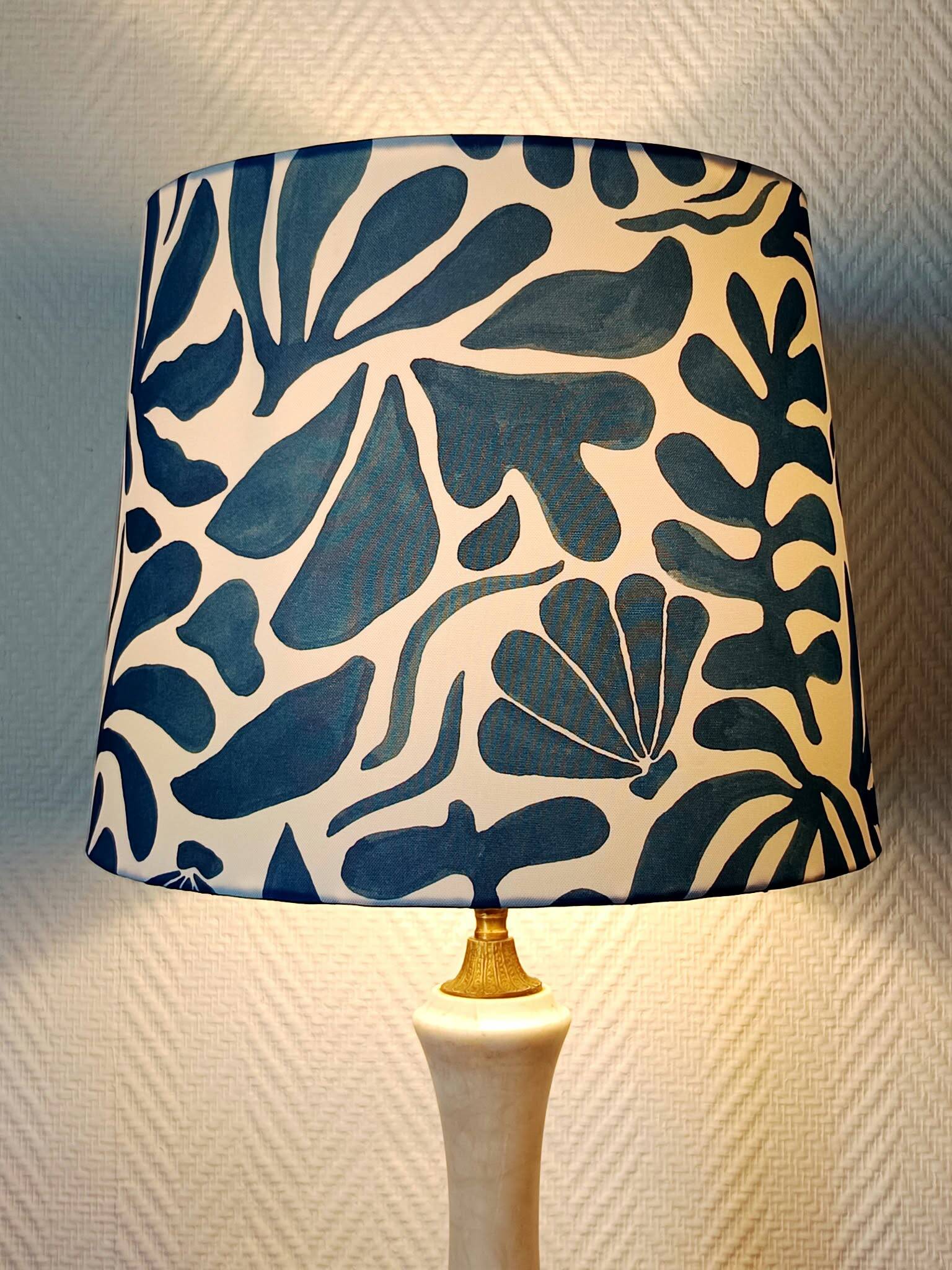Alabaster lamp with gilding and seashells