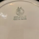 Moulin des Loups Vert fish-shaped plate and sauce boat service