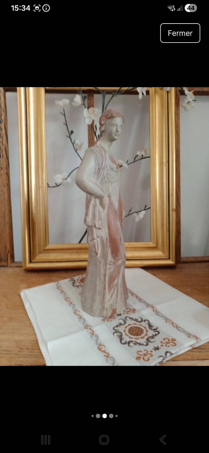 Statuette Louvre Museum Tanagra