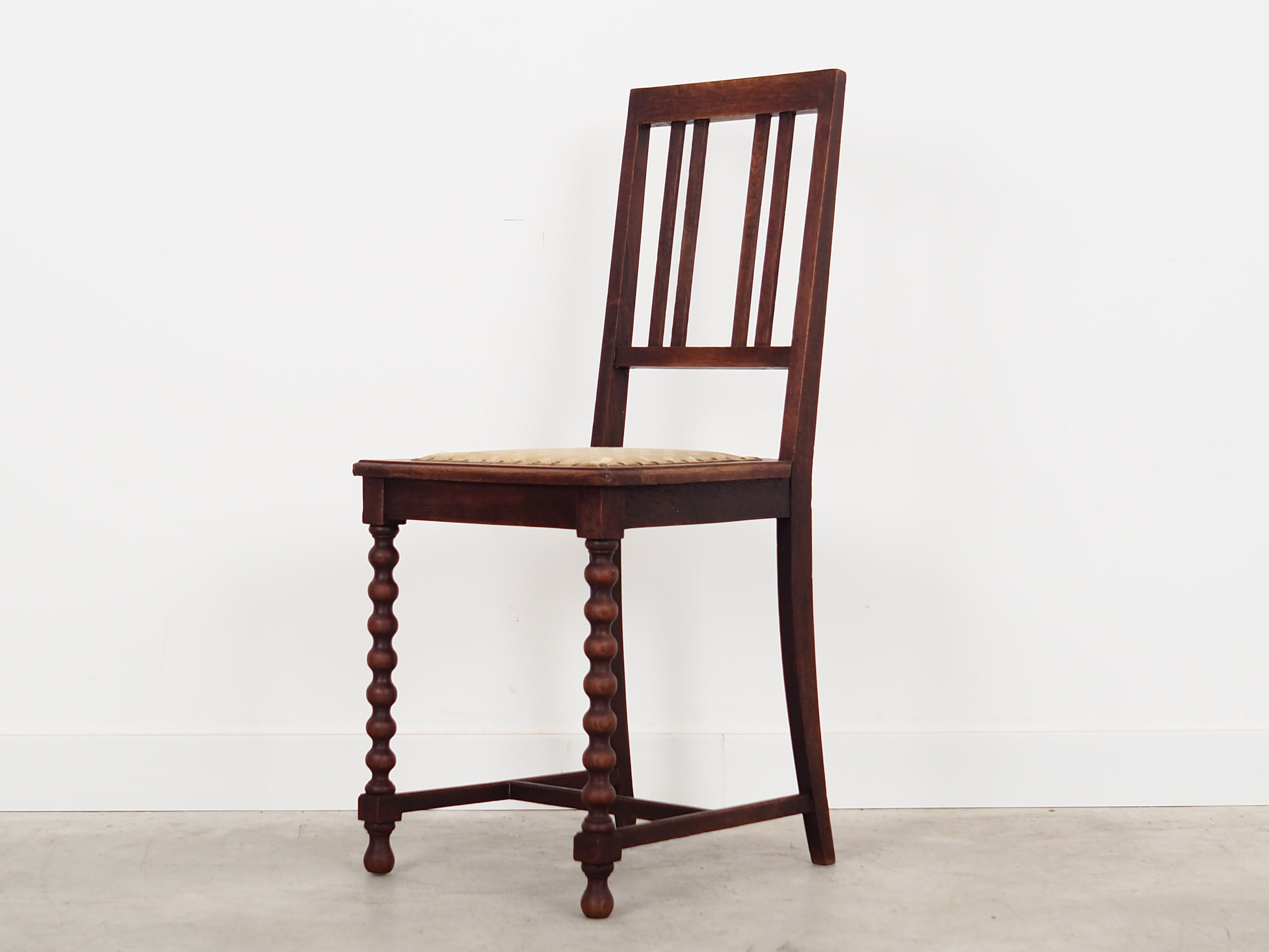 Chaise en chêne, design danois, années 1960, production: Danemark