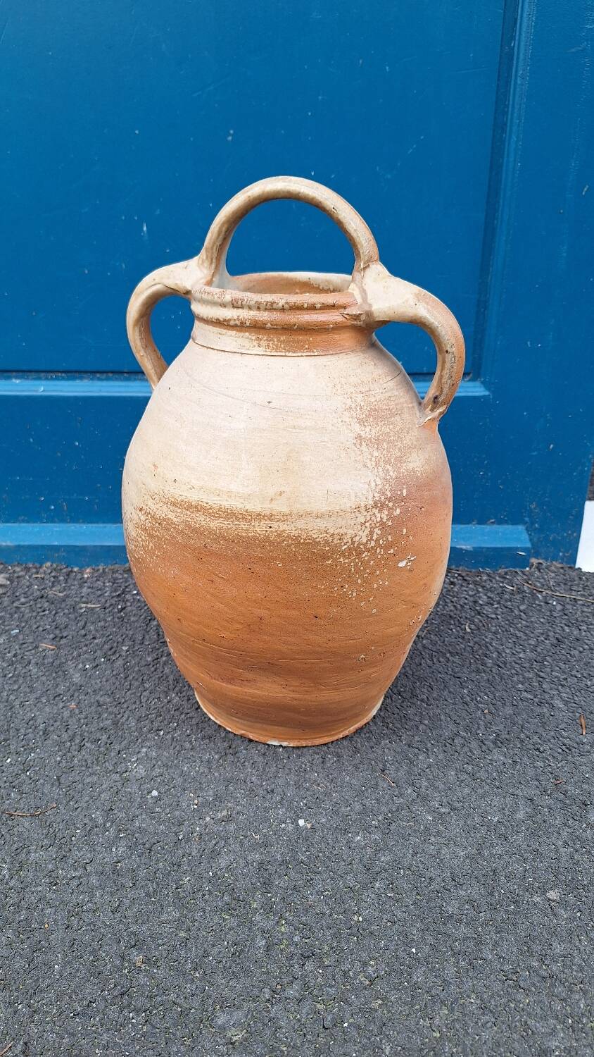 Cruche à eau en terre cuite