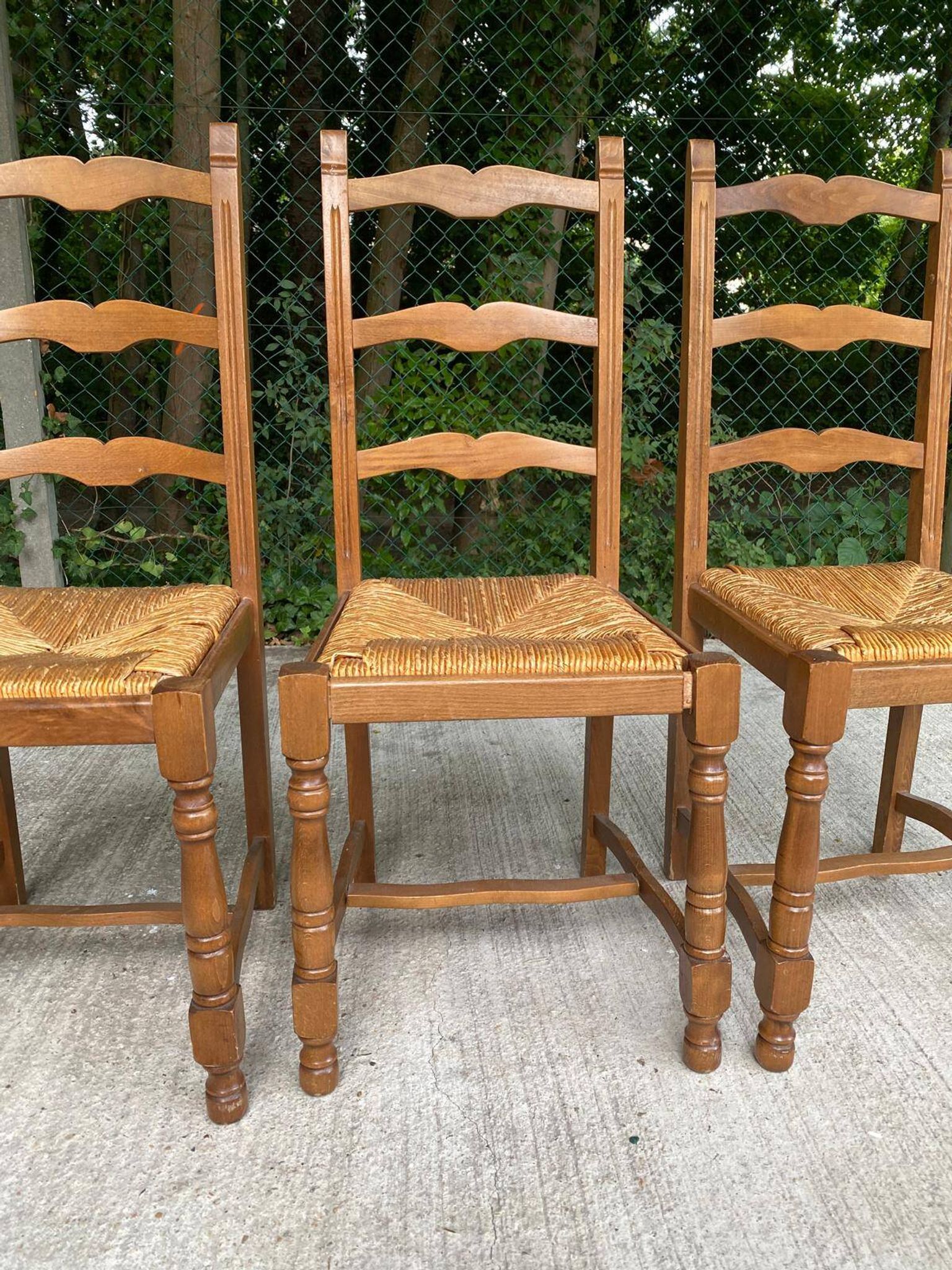 3 chaises bois massif paillées type ferme dossier haut