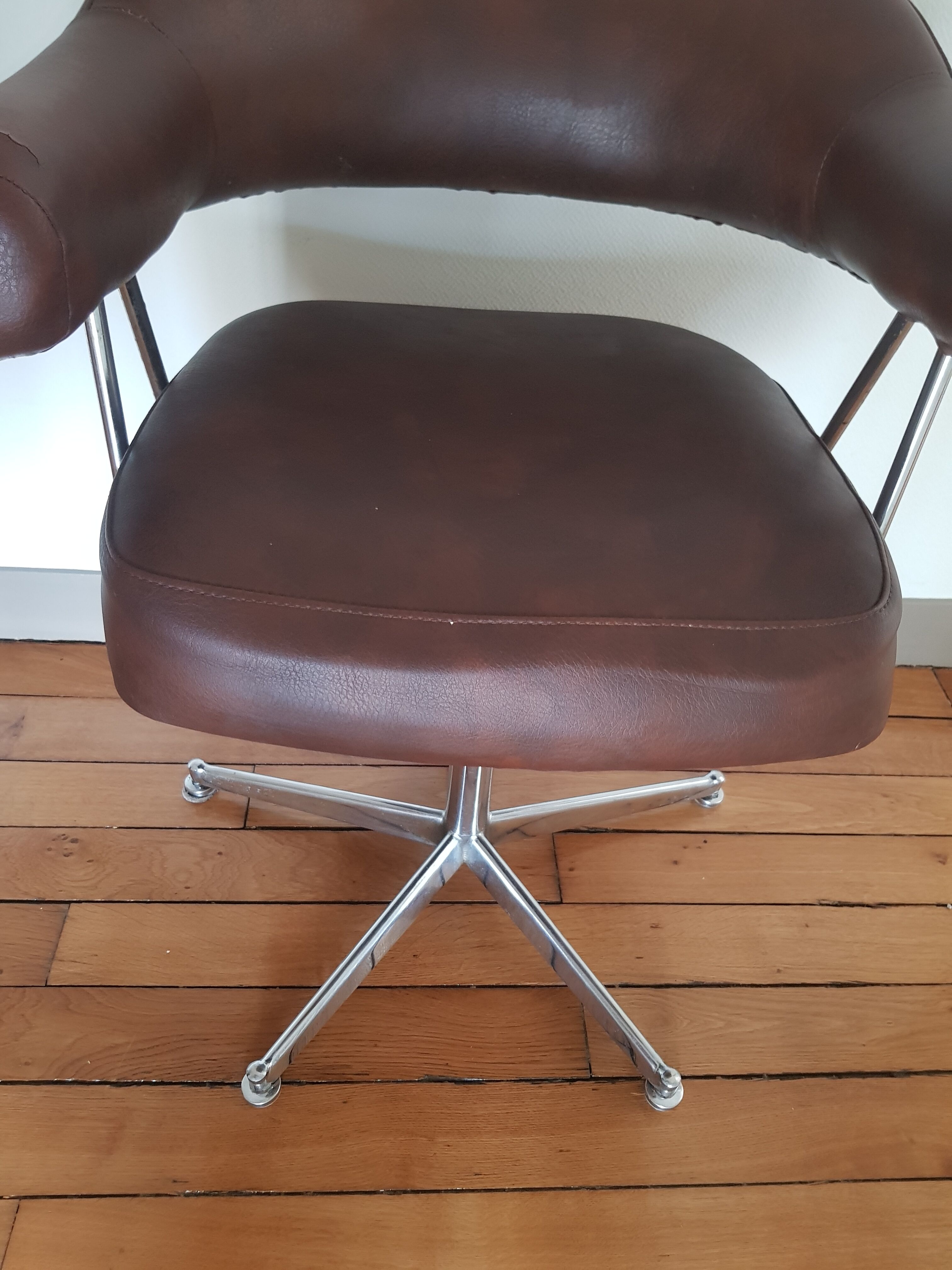 Leather barber chair
