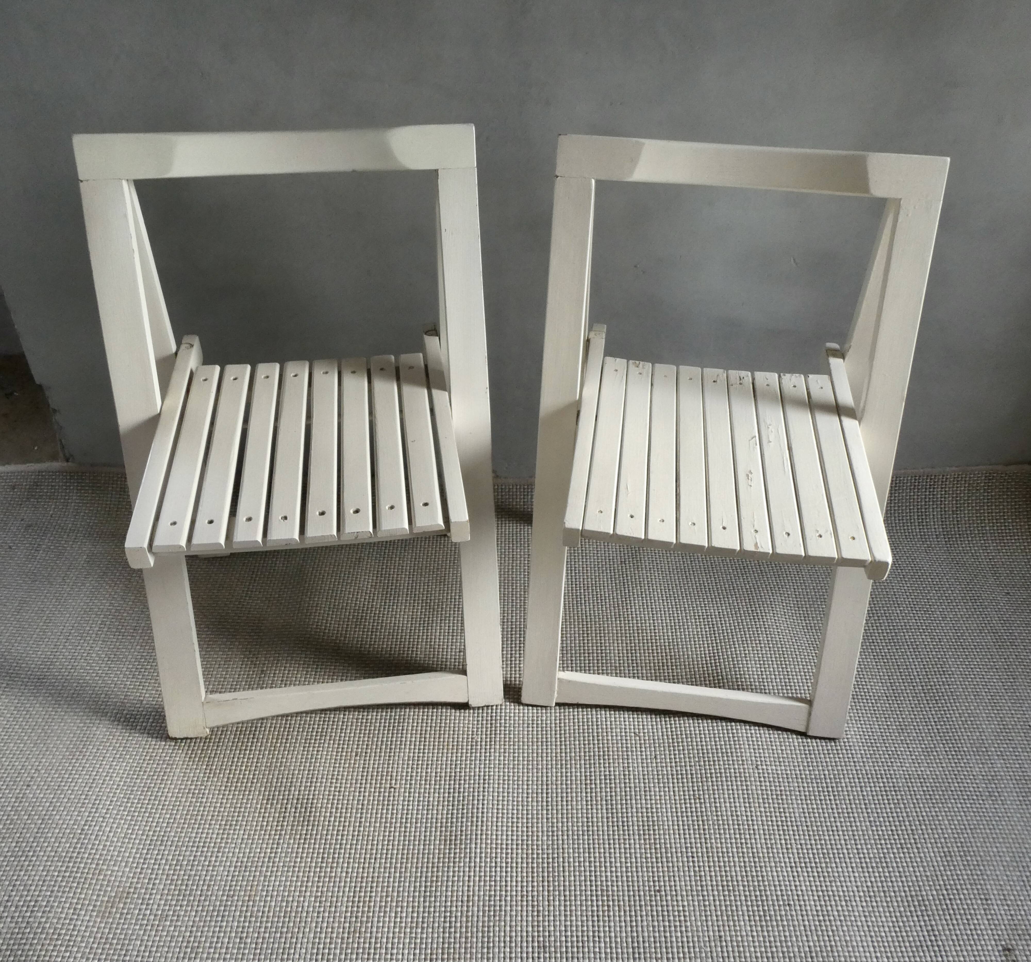 Pair of wooden folding chairs from the 60s