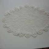 Oval white placemat in crocheted cotton