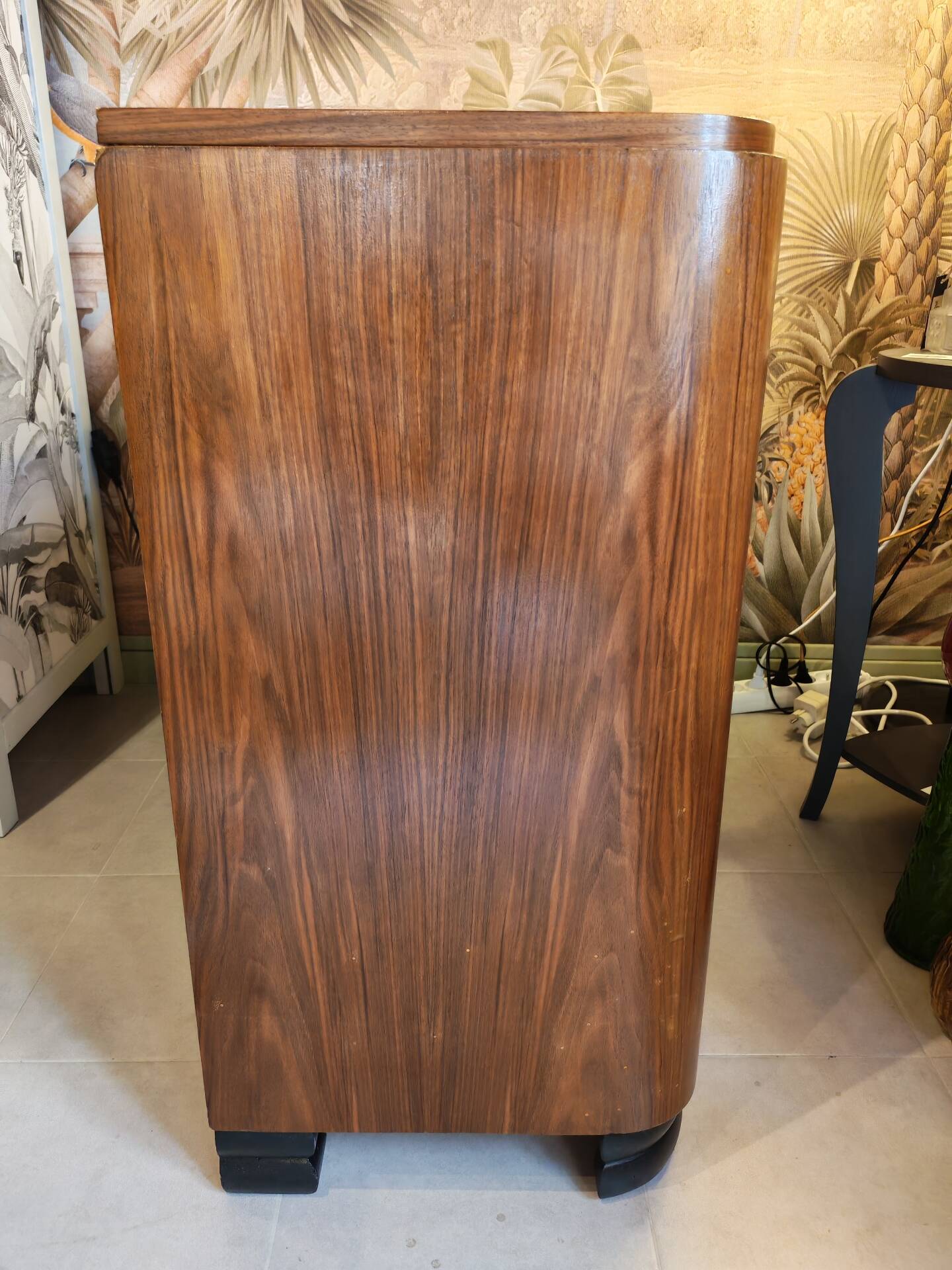 Art Deco bar furniture
