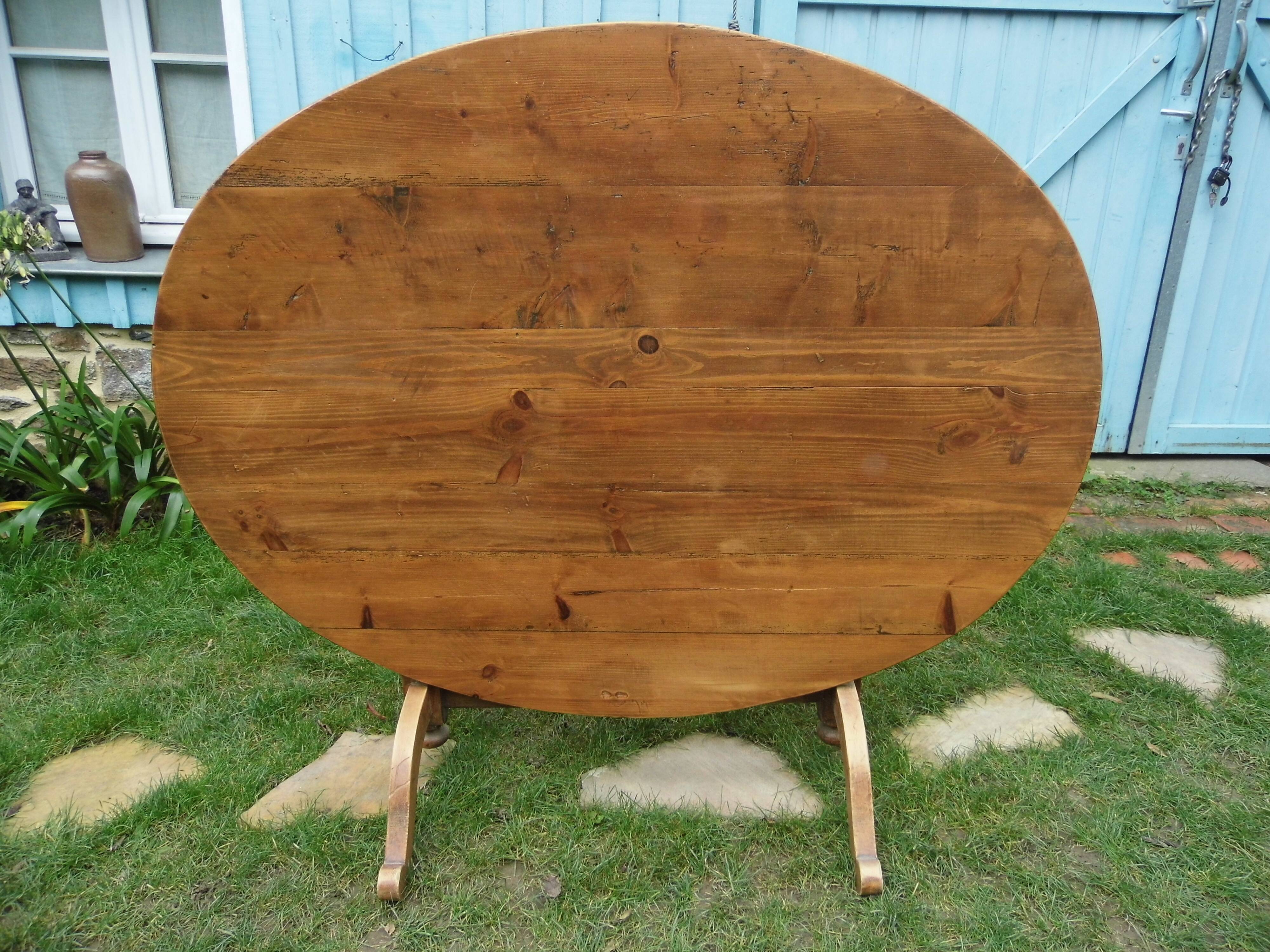 Vigneron table oval table swivel tray