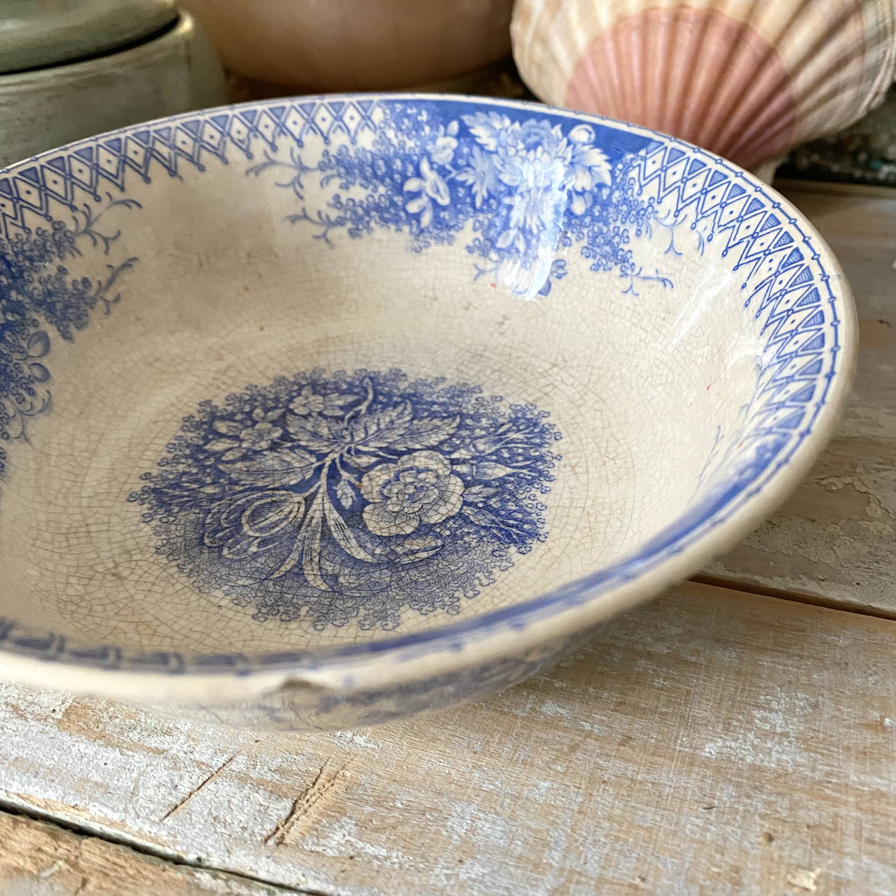 Bowl, earthenware dish from Sarreguemines, planter model.