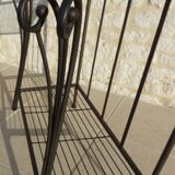 Etagère de style en fer forgé et 3 étagères en verre