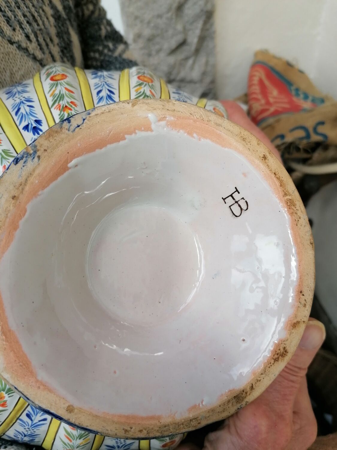 Wall fountain in Quimper earthenware