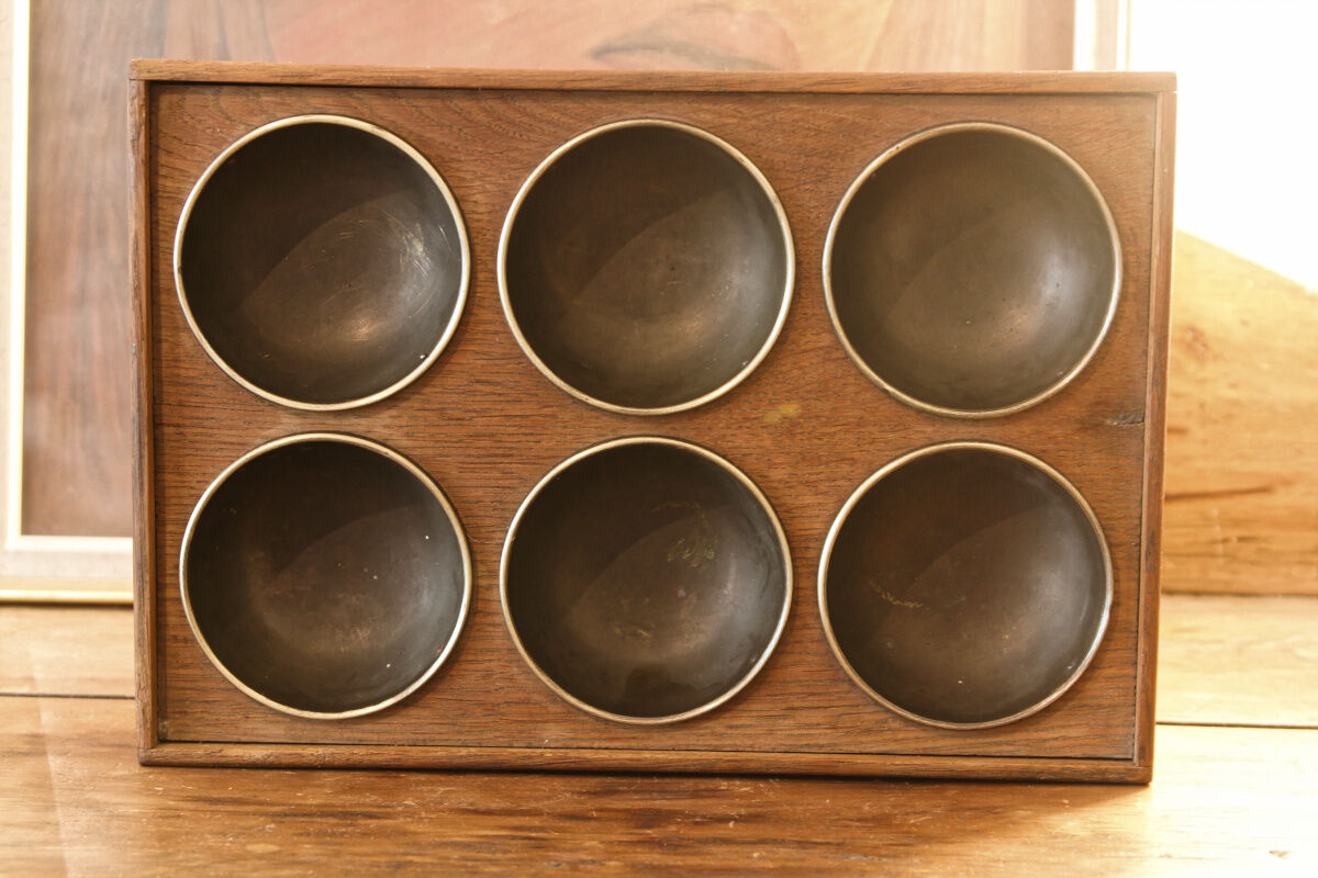 Counter coin pickup